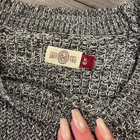 sweater - Picture 2 of 5